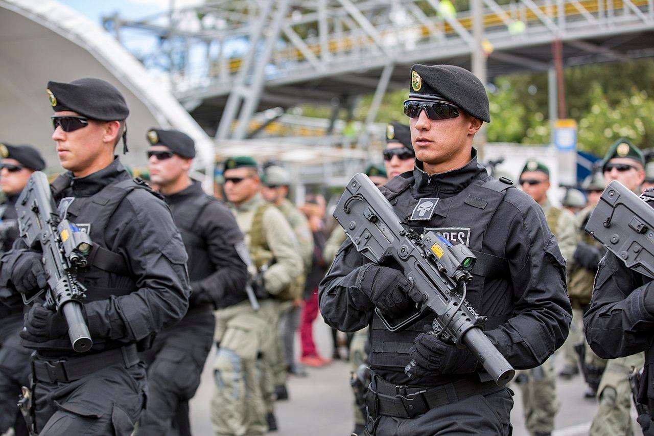 Soldiers manning IWI Tavor X95 rifle during the 207th anniversary of the Colombian Declaration of Independence