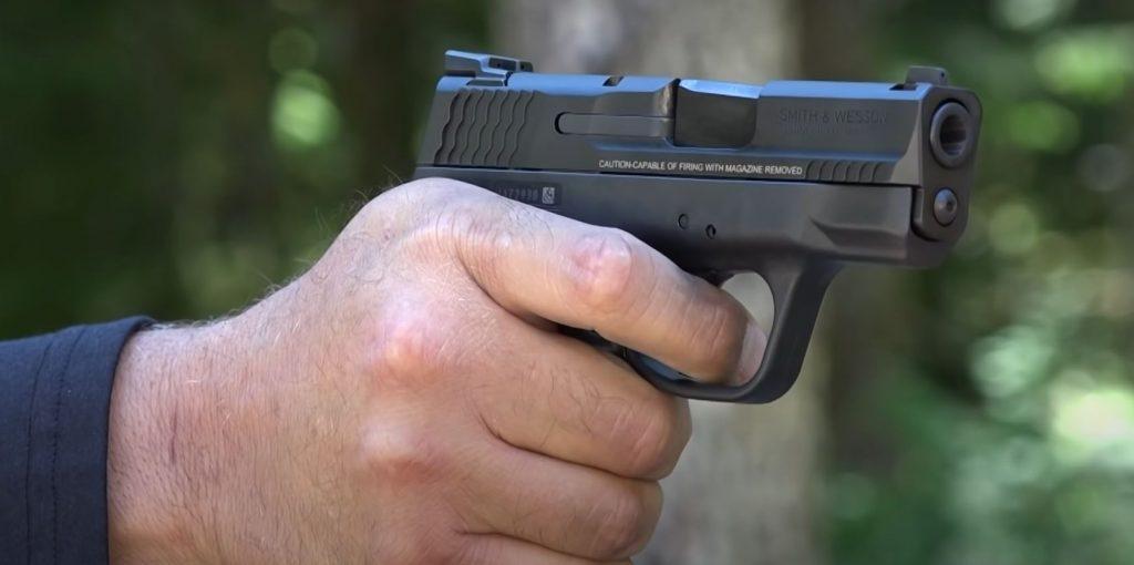 Firing single-handed is comfortable witn the little compact pistol.