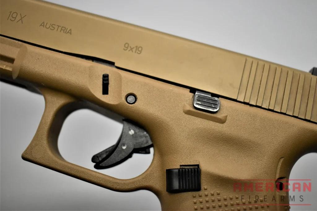 The default Glock 19X controls are configured for righties.