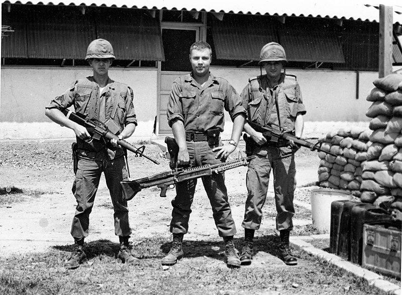 Dĩ An Base Camp in 1967, with two M16s and a machine gunner brandishing an M60